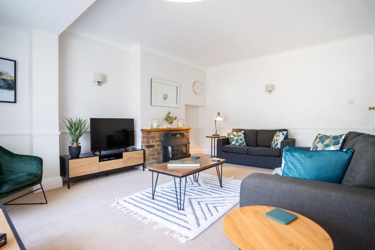 Beautiful Detached Home In Quaint Village Setting Wetherby Exterior photo